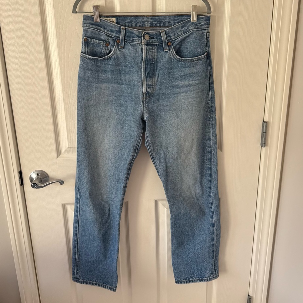 Women’s 501 Levi’s: W 29 L 28 with Button Closer